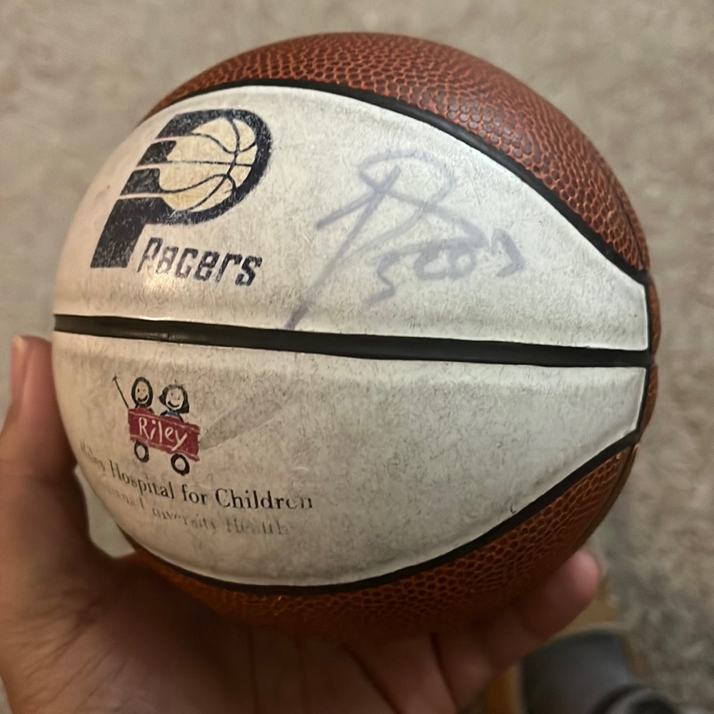 Vintage basketball singned by Pacers in 2014